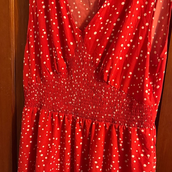 Elegant Red Polka Dot Midi Dress - Picture 3 of 9